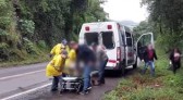 Ambulância e carreta se envolvem em acidente na BR-282