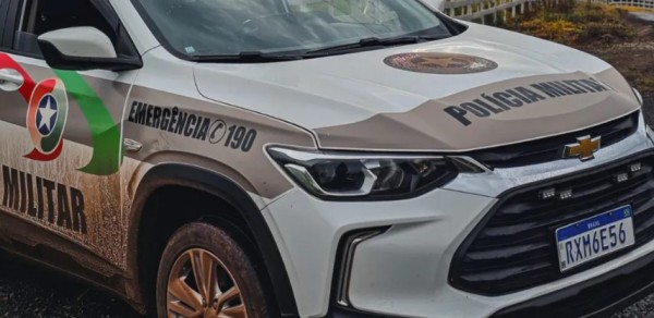 Condutor foge da PM e abandona carro com débito