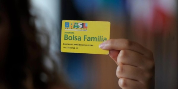 Governo vai bloquear beneficiários do Bolsa Família com CPF irregular a partir de janeiro