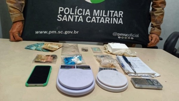 Mulher é presa por Tráfico de Drogas