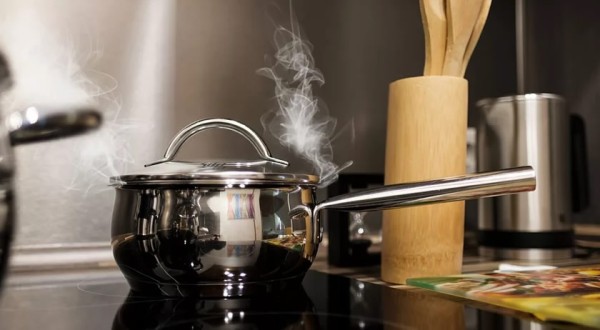 Utensílio de cozinha que você usa e é cancerígeno, segundo OMS