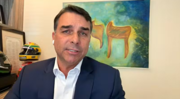 Flávio Bolsonaro aparece filiado ao Missão no sistema do TSE, e PL denuncia possível fraude