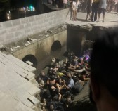Estrutura cede e pessoas caem em rio na abertura do Natal de Joinville