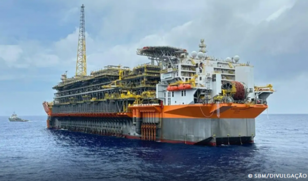 Maior plataforma de petróleo do Brasil inicia operação no pré-sal