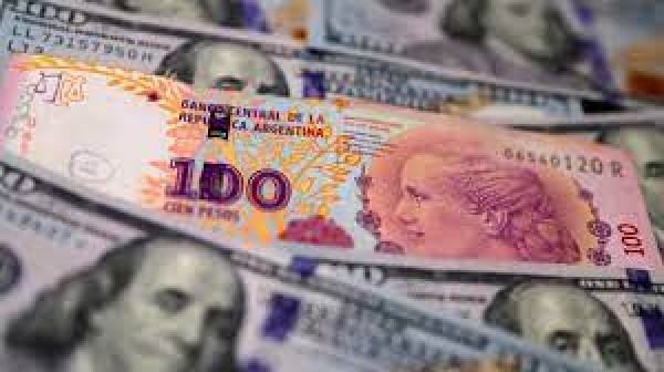 Dólar blue supera 500 pesos argentinos e atinge máxima histórica no câmbio paralelo
