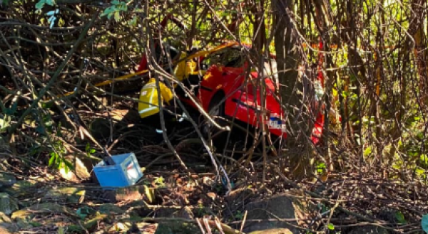 Motorista é resgatado após carro despencar em barranco de 40 metros na SC-155