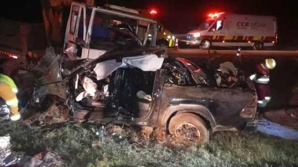 Moradores de São Miguel do Oeste morrem em colisão com dois caminhões no Mato Grosso do Sul