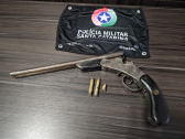 Após denúncias relatando disparos, homem é preso porte ilegal de arma de fogo