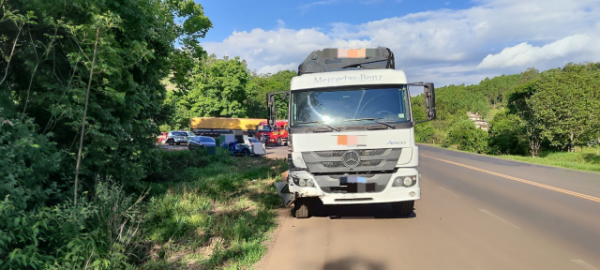 Acidente envolvendo caminhão e dois veículos de passeio é registrado na BR-282