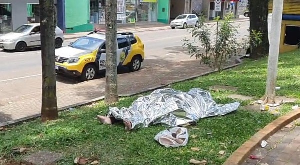 Mulher é encontrada morta na praça da Liberdade