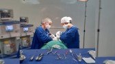 Realiza procedimentos odontológicos para pessoas com deficiências