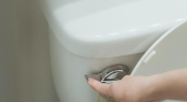 Vai ao banheiro toda hora? Descubra quando isso pode ser sinal de bexiga hiperativa