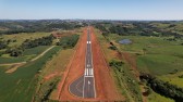 Aeroporto Municipal passa por modernização com instalação de PAPI e balizamento noturno