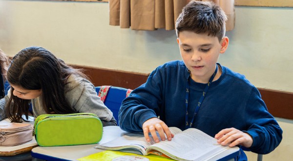 Paraná atinge 80% de crianças alfabetizadas na idade certa e registra maior avanço da história