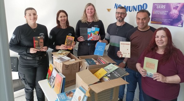 CRE de Dionísio Cerqueira doa livros para Unidade Prisional Avançada e Escola de Educação Básica cedrenses