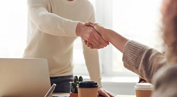 O hábito de cumprimentar as pessoas: será que desapareceu?