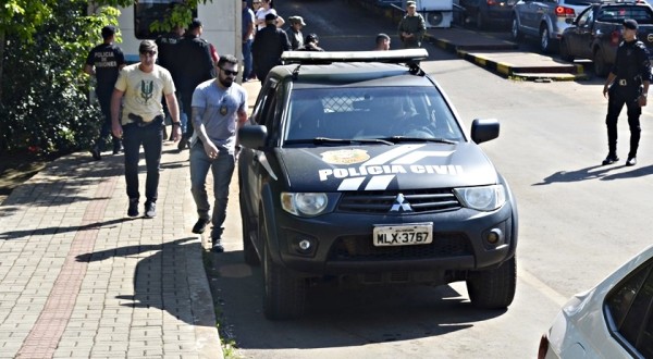 Polícia Civil recebe na fronteira, preso com cinco mandados de prisão em seu desfavor