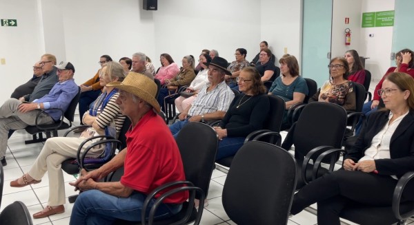 Vereadores aprovam projeto que declara Clube de Idosos Raio de Luz de utilidade pública
