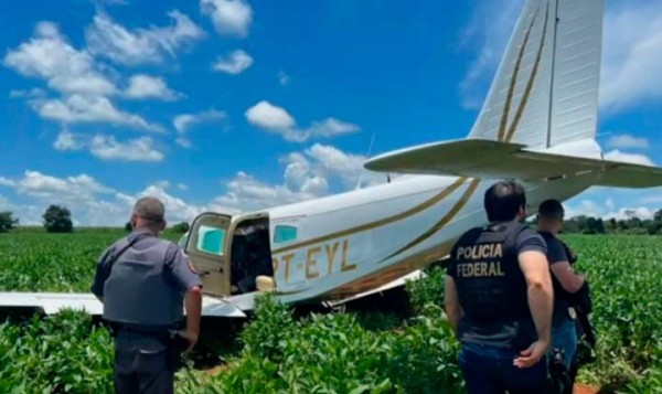 Avião com 500 kg de cocaína faz pouso forçado em SP após ser perseguido por caça da FAB