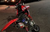 Motociclista fica ferido após colisão com carreta