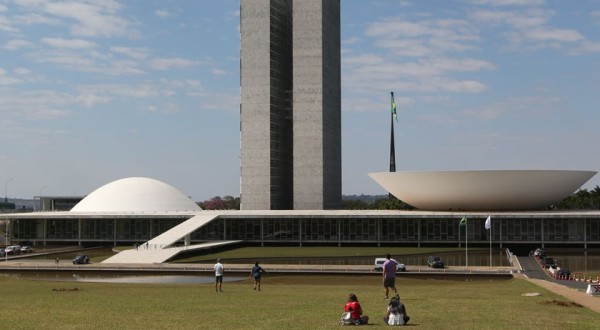 Senado aprova projeto que proíbe cobrança de imposto sindical sem autorização do trabalhador