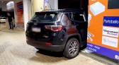 Carro invade loja de materiais de construção em São Miguel do Oeste