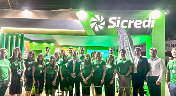 Sicredi Fronteiras impulsiona negócios e fortalece relacionamento com associados durante a Expoamp 2026