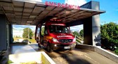 Saída de pista seguida de choque em barranco