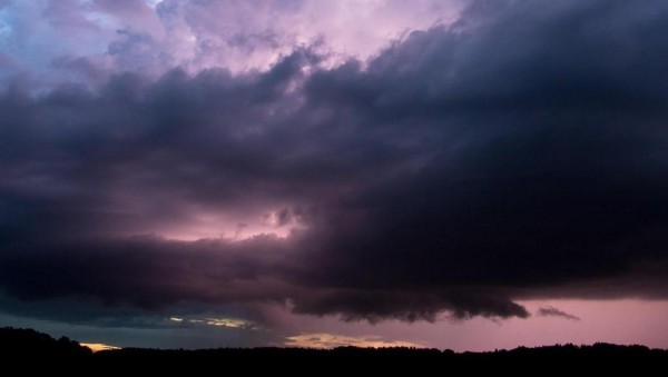 Frente fria muda o tempo e traz risco de temporais para SC no fim de semana