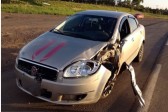 Motociclistas ficam feridos em colisão envolvendo carro de passeio na BR-153