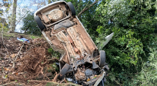 Jovem fica ferida após saída de pista na SC-305