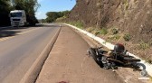 Motociclista sofre traumatismo craniano após queda na BR-282