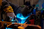 Produção industrial fica estável em dezembro, aponta IBGE