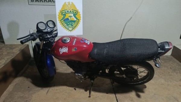 Homem é preso por motocicleta adulterada na Rua Cinquenta e Dois