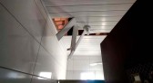 Ladrão arrebenta forro para furtar residência