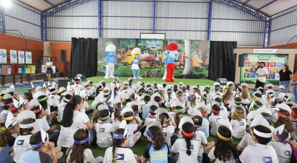 Sicredi e Smurfs transformam sustentabilidade em experiência para crianças em parceria inédita no Brasil