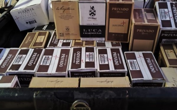 BPFRON e 21º BPM localizam depósito e apreendem veículo com bebidas estrangeiras