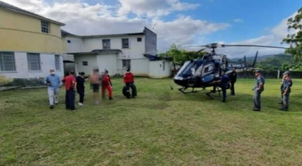 Aluno de 15 anos esfaqueia professor após ser reprovado