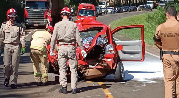 Mulher morre após colisão entre Gol e Motorhome