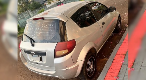 Veículo é furtado durante a madrugada em frente à Secretaria de Saúde