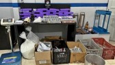 Mulher é detida com drogas e equipamentos para adulteração de placas veiculares