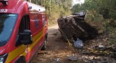 Homem morre após caminhão caçamba capotar no Oeste de Santa Catarina