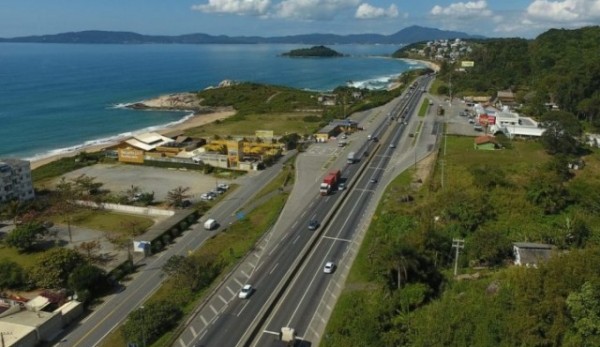 Mais de 2 milhões de pessoas devem passar pela BR-101 em SC no feriado de Natal