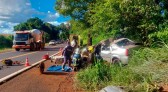 Casal fica ferido após veículo sair da pista e capotar na BR-158