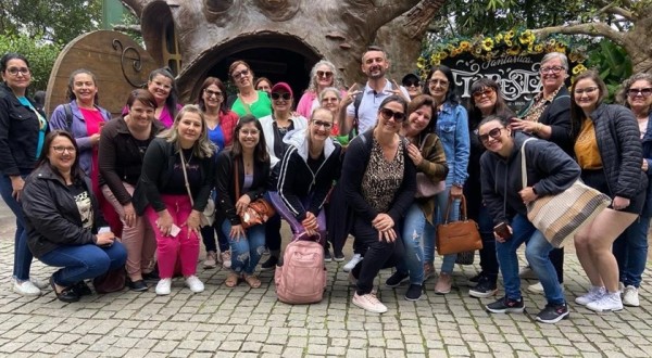 Secretaria de Educação presenteia professores com viagem