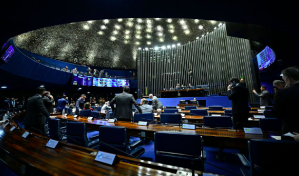 Aumento de deputados é aprovado no Senado com votação mínima e restrição orçamentária