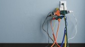 Acidentes elétricos crescem 5% no país; veja como evitar
