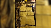 Homem é preso e caminhão apreendido com sete toneladas de camarão e 50 mil carteiras de cigarro contrabandeado