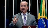 Governador Jorginho Mello anuncia policiais armados em todas as escolas estaduais de SC