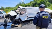 Colisão entre van e caminhão deixa dois mortos na BR-277